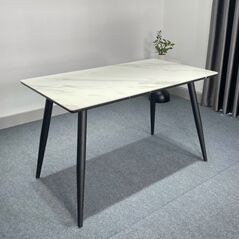 Bàn ăn chân thép Celio mặt gỗ + đáBàn ăn chân thép Celio mặt gỗ + đá