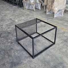 Khung bàn Novara