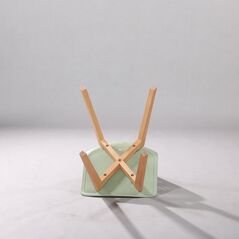 Ghế tựa Rombi lưng nhựa chân gỗ