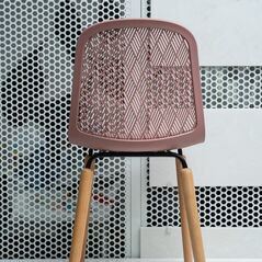 Ghế tựa Rombi lưng nhựa chân gỗ trònGhế tựa Rombi lưng nhựa chân gỗ tròn