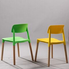 Ghế tựa Hamor lưng nhựa chân gỗ