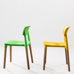 Ghế tựa Hamor lưng nhựa chân gỗ