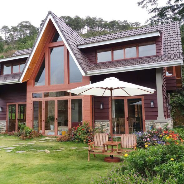 Bộ bàn liền ghế Romodong gỗ dầu